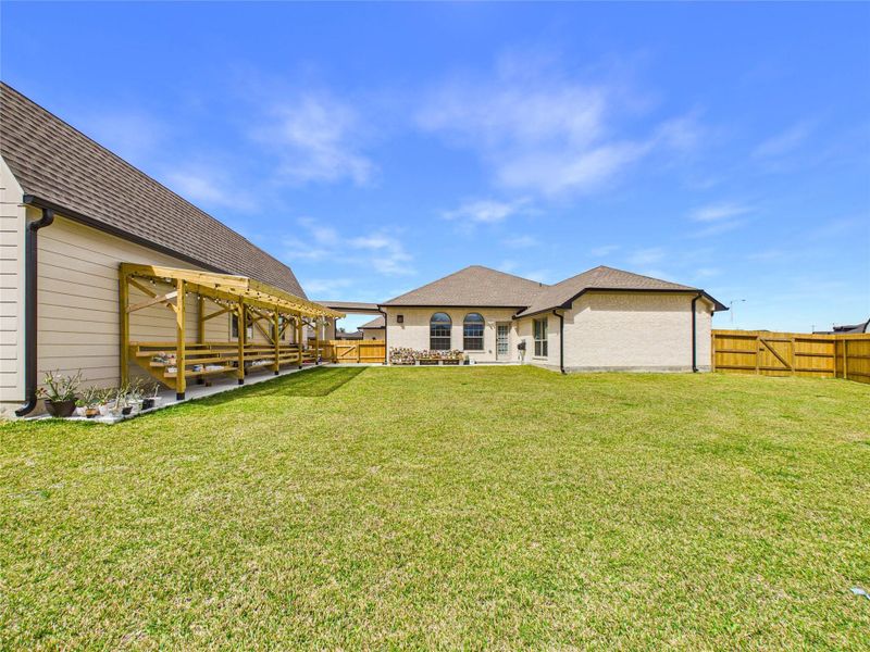 Exterior details and patio area of a home in Pedregal, Galveston (Image 26).