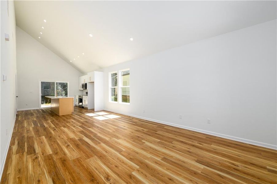 Spacious, unfurnished interior of a new home in , Atlanta (Image 16).