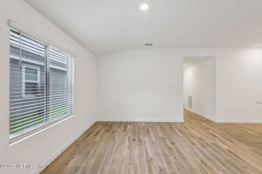 Spacious, unfurnished interior of a new home in Azalea Creek, Jacksonville (Image 25). Spacious, unfurnished interior of a new home in Azalea Creek, Jacksonville (Image 25).