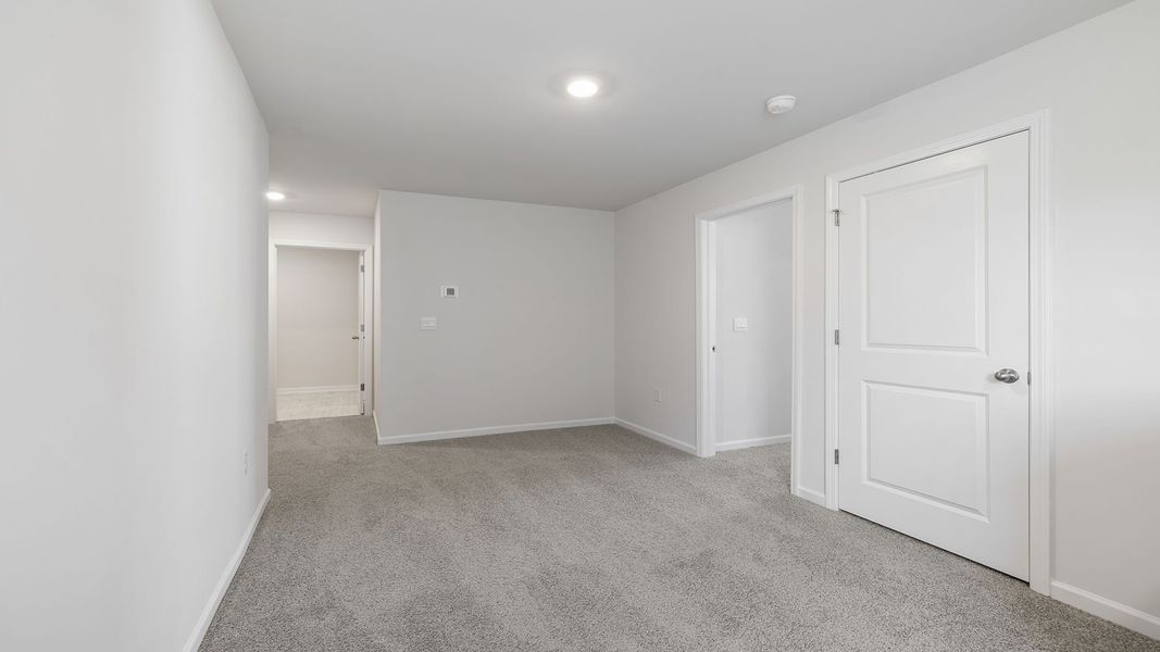 Spacious, unfurnished interior of a new home in Seneca Falls, Seneca (Image 24).