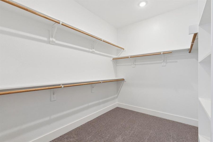 Spacious, unfurnished interior of a new home in Dove Hollow, Waxahachie (Image 24).