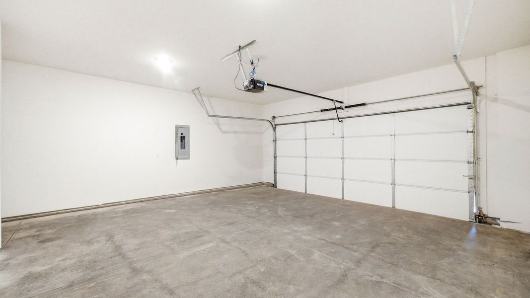Spacious, unfurnished interior of a new home in Fieldcrest Acres, Blountville (Image 35).