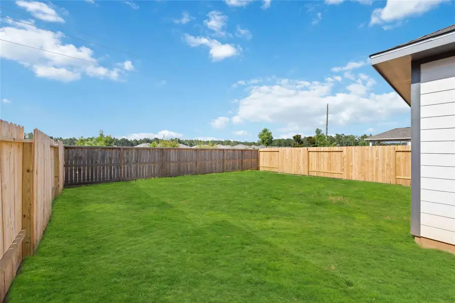 Exterior details and patio area of a home in Magnolia Springs, Montgomery (Image 4).