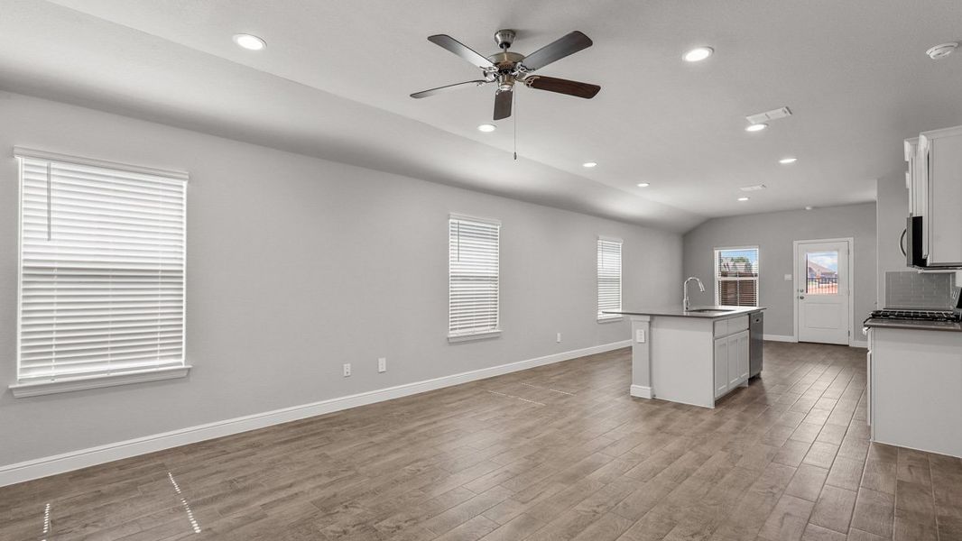 Spacious, unfurnished interior of a new home in The Hills at Reunion, Newark (Image 25).