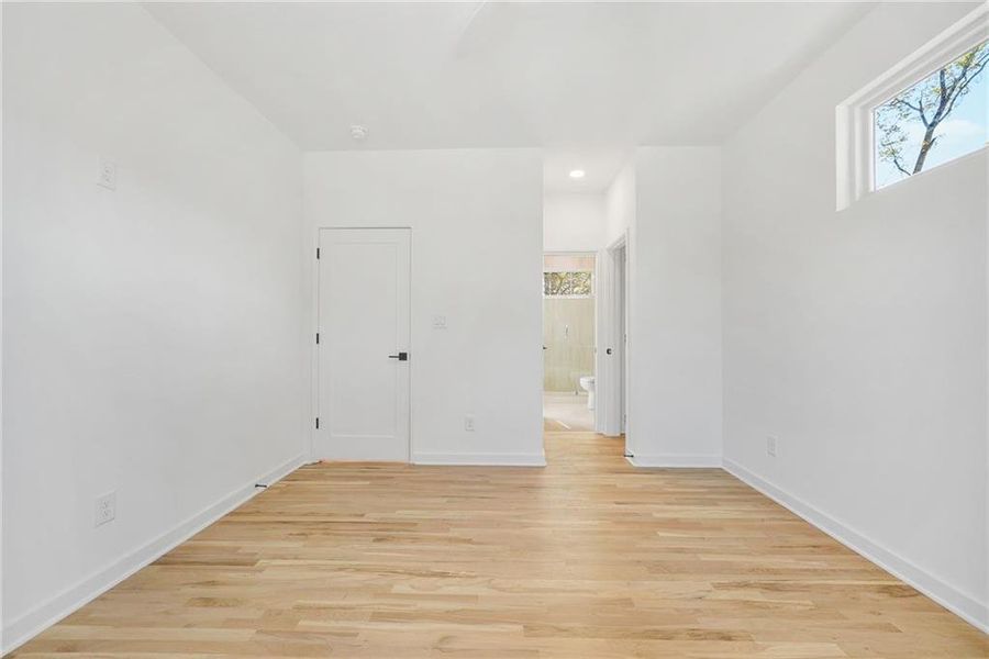 Spacious, unfurnished interior of a new home in , Atlanta (Image 24).