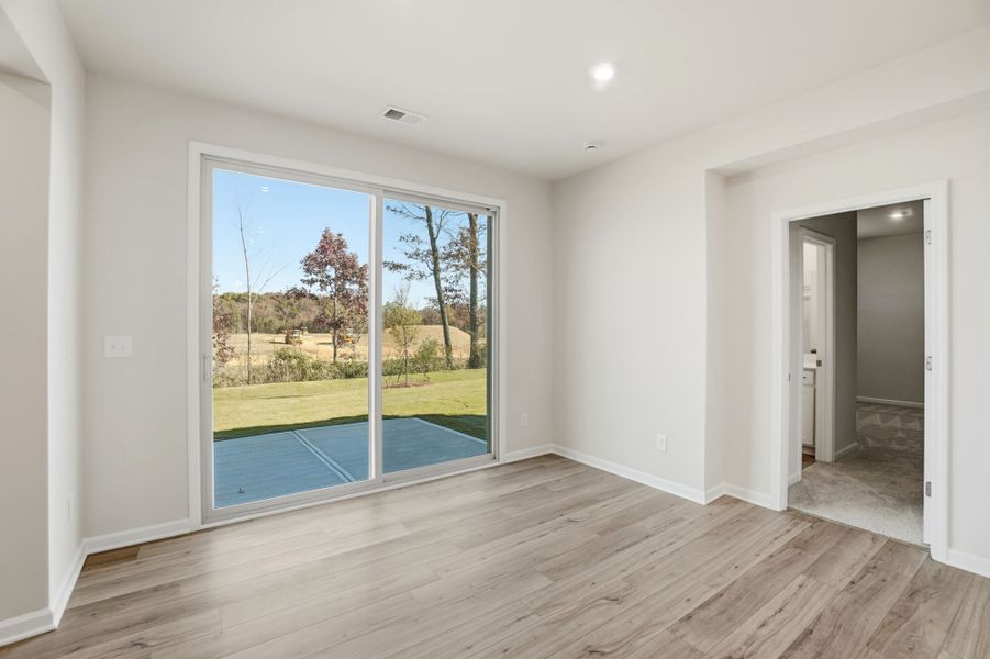 Spacious, unfurnished interior of a new home in Waxhaw Landing, Monroe (Image 16).