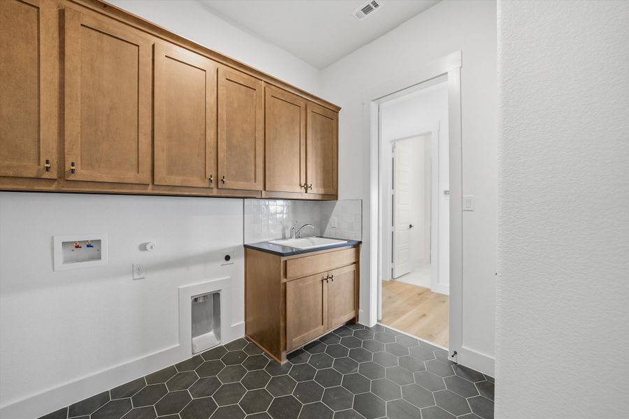 Furnished interior view inside a new home in Eagle Ridge Estates, Weatherford (Image 14).