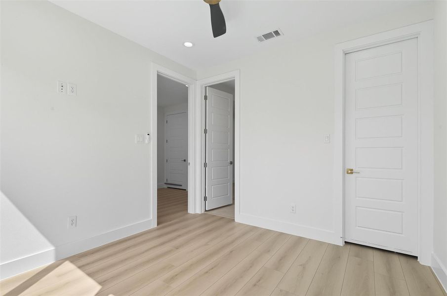 Spacious, unfurnished interior of a new home in , Dallas (Image 27).