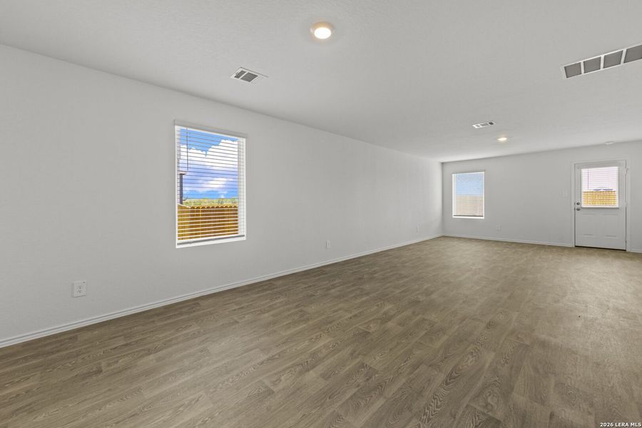 Spacious, unfurnished interior of a new home in Hickory Ridge, Elmendorf (Image 31).
