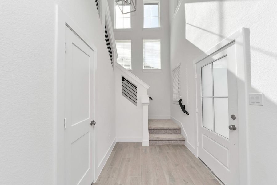 Spacious, unfurnished interior of a new home in Sienna, Missouri City (Image 21).