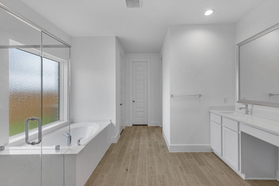 Furnished interior view inside a new home in Beacon Hill, Waller (Image 10).