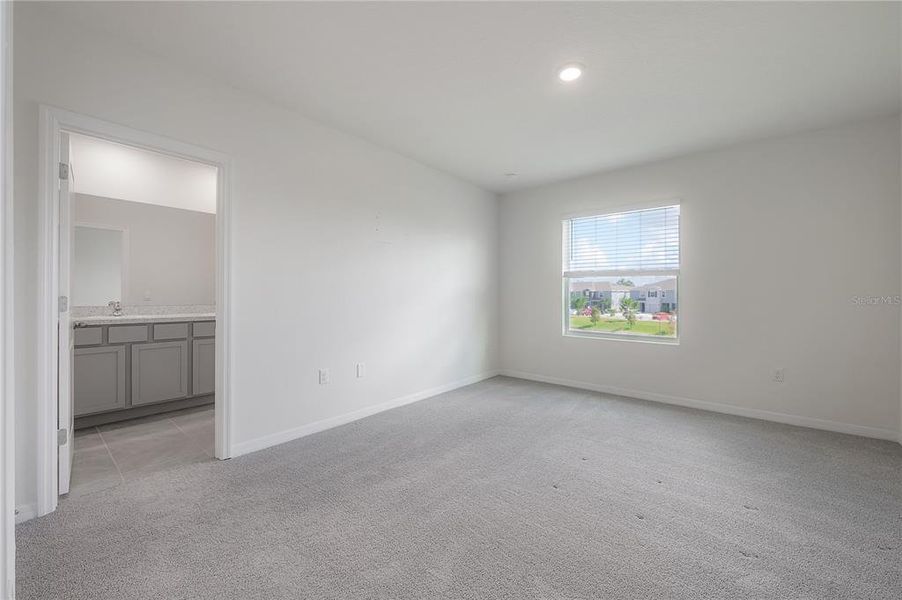 Spacious, unfurnished interior of a new home in , Wimauma (Image 28).