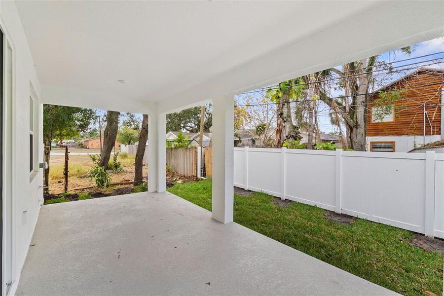 Exterior details and patio area of a home in , St. Petersburg (Image 3).
