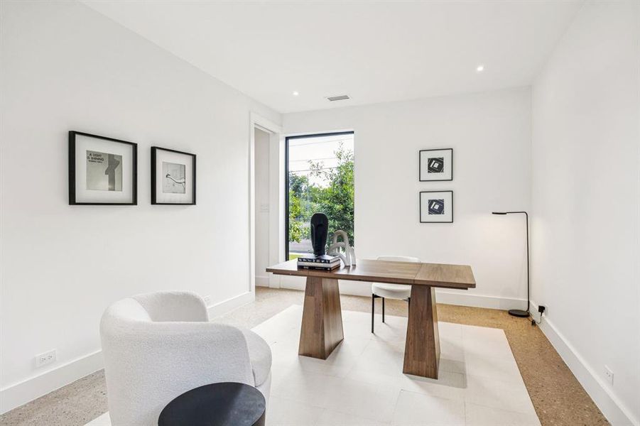 Furnished interior view inside a new home in , Dallas (Image 17). Furnished interior view inside a new home in , Dallas (Image 17).