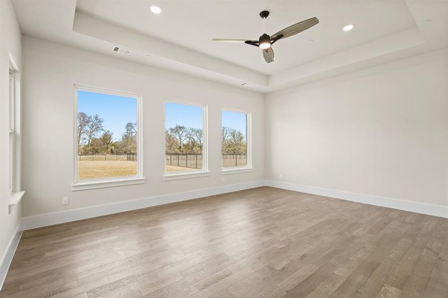 Spacious, unfurnished interior of a new home in Dean Farms, Lucas (Image 23).