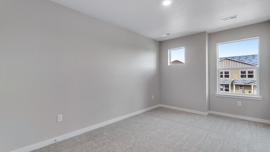 Spacious, unfurnished interior of a new home in Horizon Uptown, Aurora (Image 23).