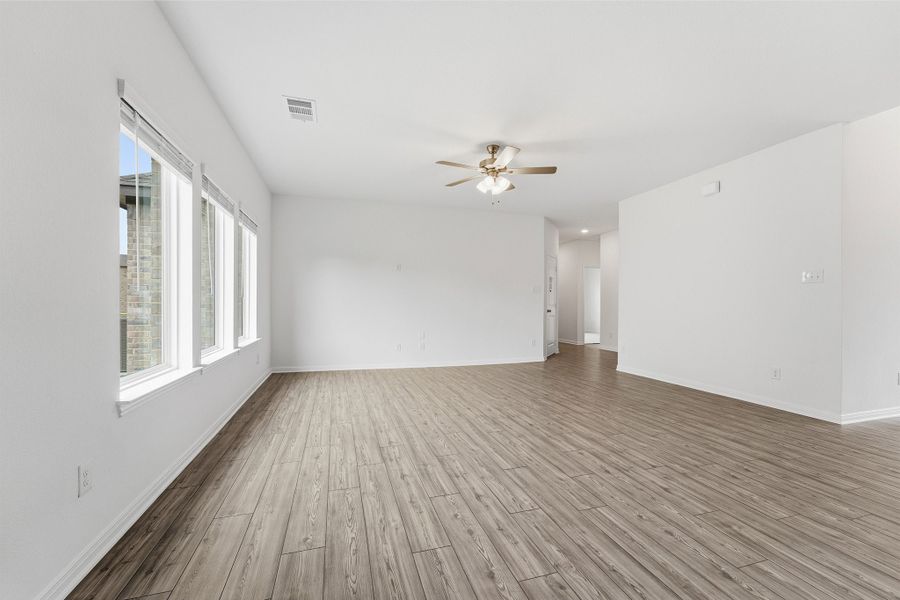 Spacious, unfurnished interior of a new home in Saddlebrook Estates, Waxahachie (Image 23).