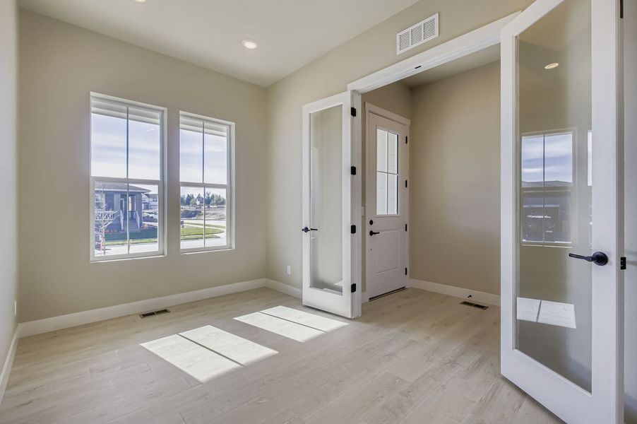 Spacious, unfurnished interior of a new home in Country Club Reserve – Fort Collins, Fort Collins (Image 17).