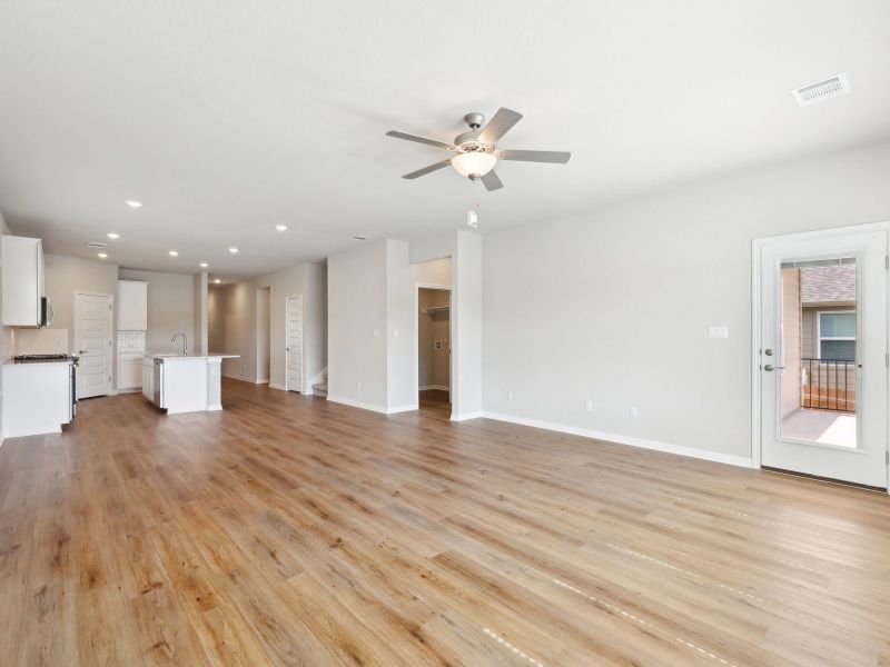 Spacious, unfurnished interior of a new home in Big Sky Ranch - Reserve Collection, Dripping Springs (Image 8).