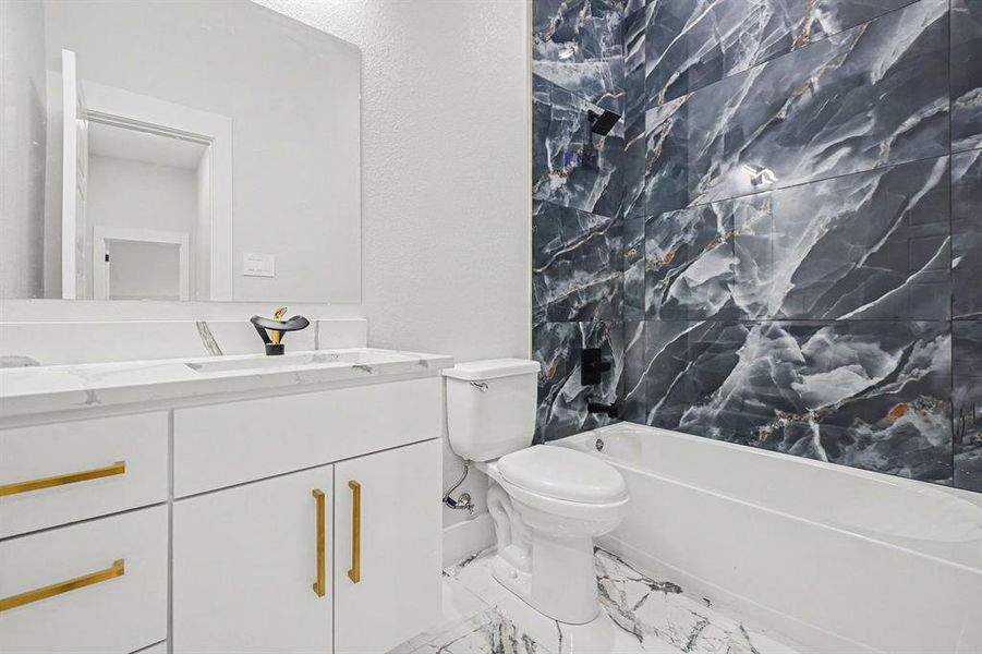 Furnished interior view inside a new home in , Dallas (Image 12).