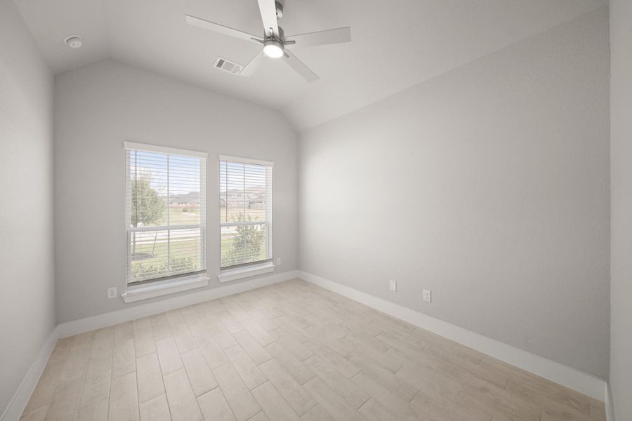 Spacious, unfurnished interior of a new home in Morton Creek Ranch, Katy (Image 11).