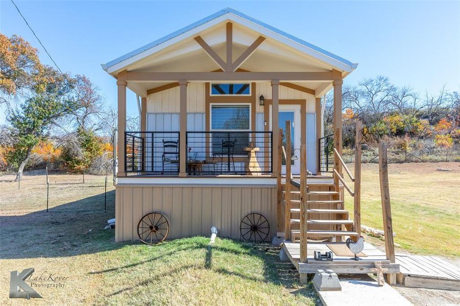 Exterior details and patio area of a home in , Abilene (Image 2).