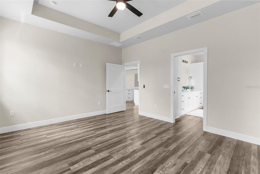 Spacious, unfurnished interior of a new home in , Weeki Wachee (Image 25).