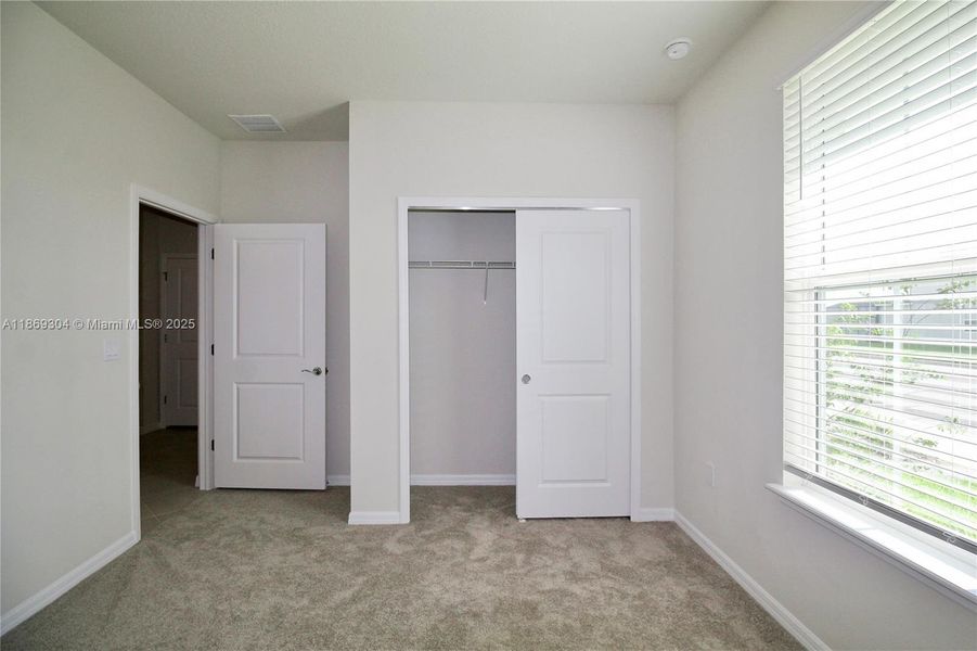 Spacious, unfurnished interior of a new home in , Clermont (Image 18).