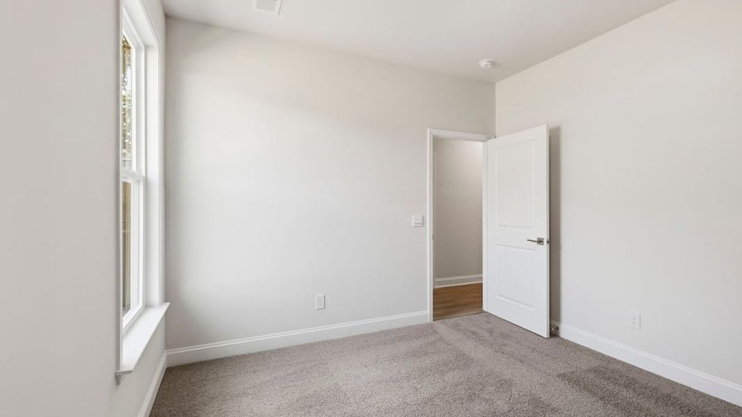 Spacious, unfurnished interior of a new home in Blue Ridge Trail, Fountain Inn (Image 26).
