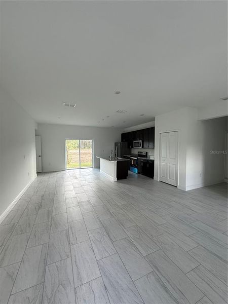 Spacious, unfurnished interior of a new home in , Citrus Springs (Image 17).