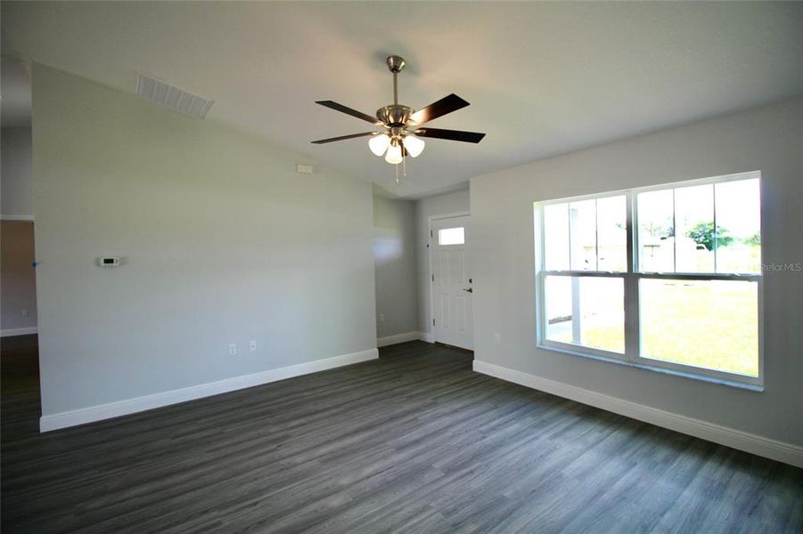 Spacious, unfurnished interior of a new home in , Ocala (Image 4).