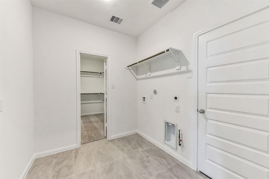 Spacious, unfurnished interior of a new home in River Ranch Meadows, Dayton (Image 28).