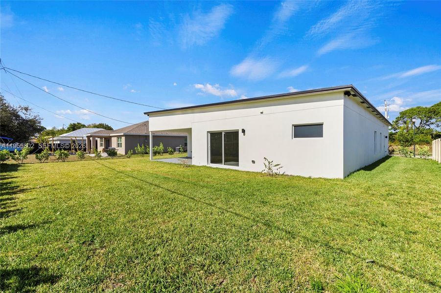 Exterior details and patio area of a home in , Port St. Lucie (Image 18).