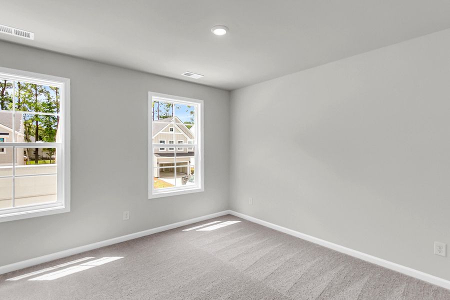 Spacious, unfurnished interior of a new home in Central Creek, Goose Creek (Image 27).