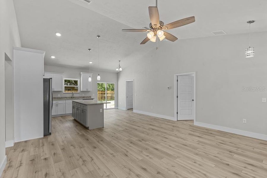 Spacious, unfurnished interior of a new home in , Bell (Image 13).