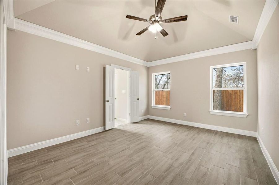 Spacious, unfurnished interior of a new home in , Tolar (Image 28).