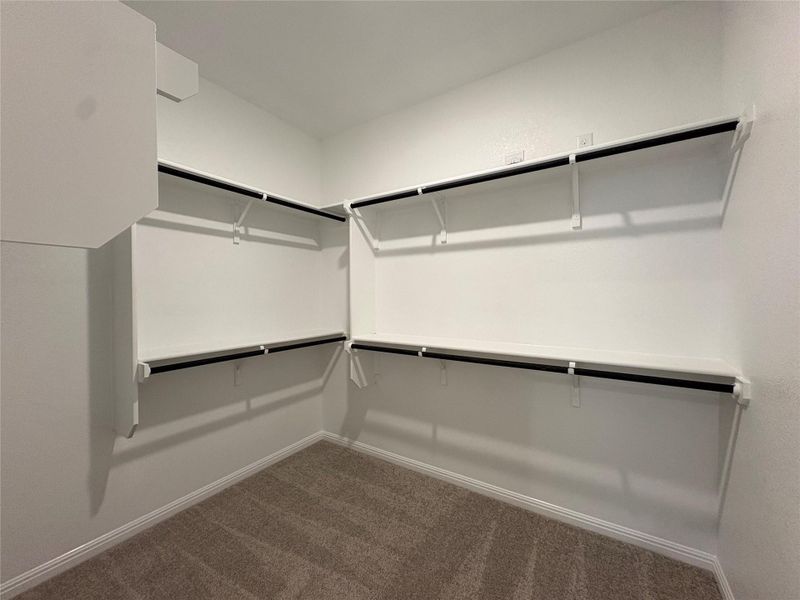 Spacious, unfurnished interior of a new home in Willow Springs, Buda (Image 24).