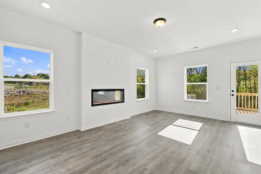 Spacious, unfurnished interior of a new home in Laurelwood Park, Gallatin (Image 14).