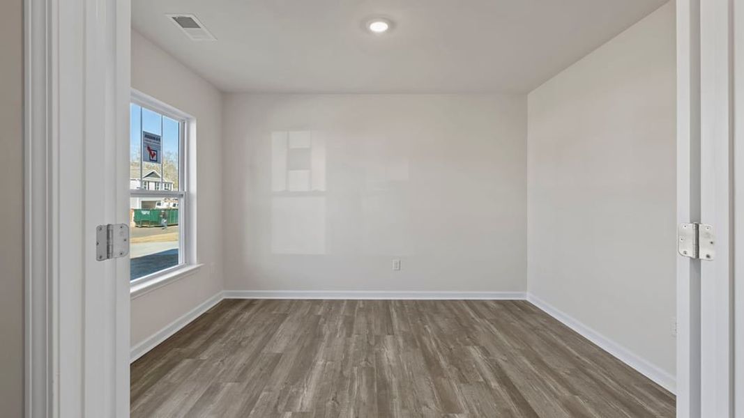 Spacious, unfurnished interior of a new home in Bentley Park, Greenwood (Image 15).
