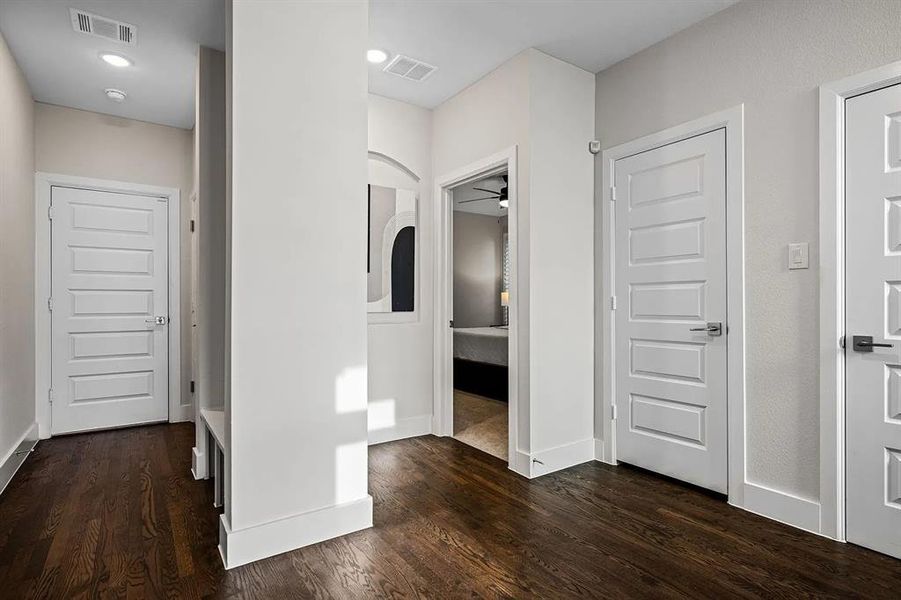 Spacious, unfurnished interior of a new home in , Rowlett (Image 20).