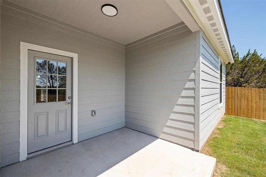 Entrance to property featuring a patio area