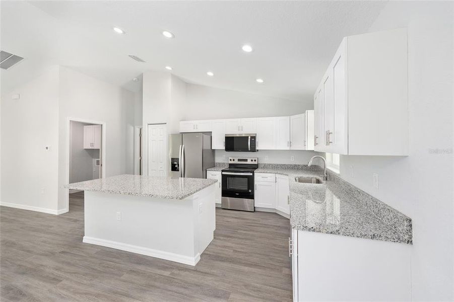 Furnished interior view inside a new home in , Ocklawaha (Image 4).