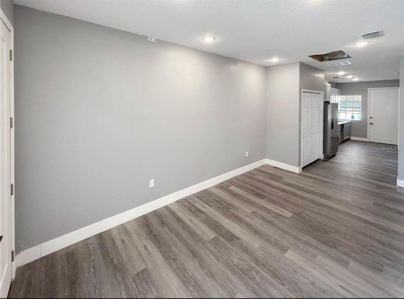 Spacious, unfurnished interior of a new home in , Lake Wales (Image 17).