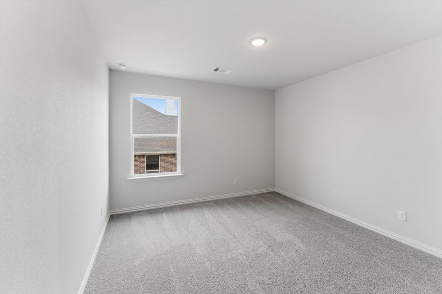 Spacious, unfurnished interior of a new home in Waterford Park, Weatherford (Image 28).