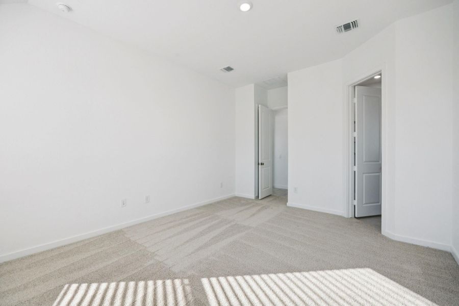 Spacious, unfurnished interior of a new home in Windcress, Cove (Image 16).