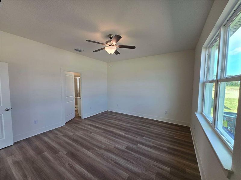Spacious, unfurnished interior of a new home in Arbor Meadows, Spring Hill (Image 8).