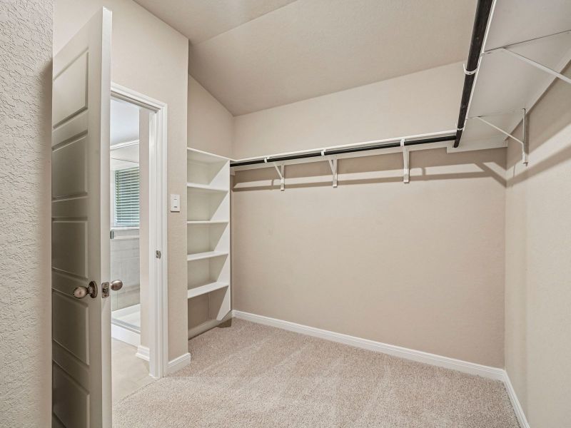 Spacious, unfurnished interior of a new home in Royal Crest, San Antonio (Image 16).