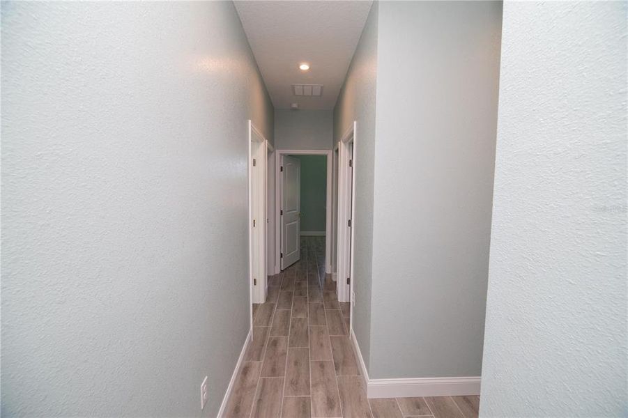 Spacious, unfurnished interior of a new home in , Lake Wales (Image 19).