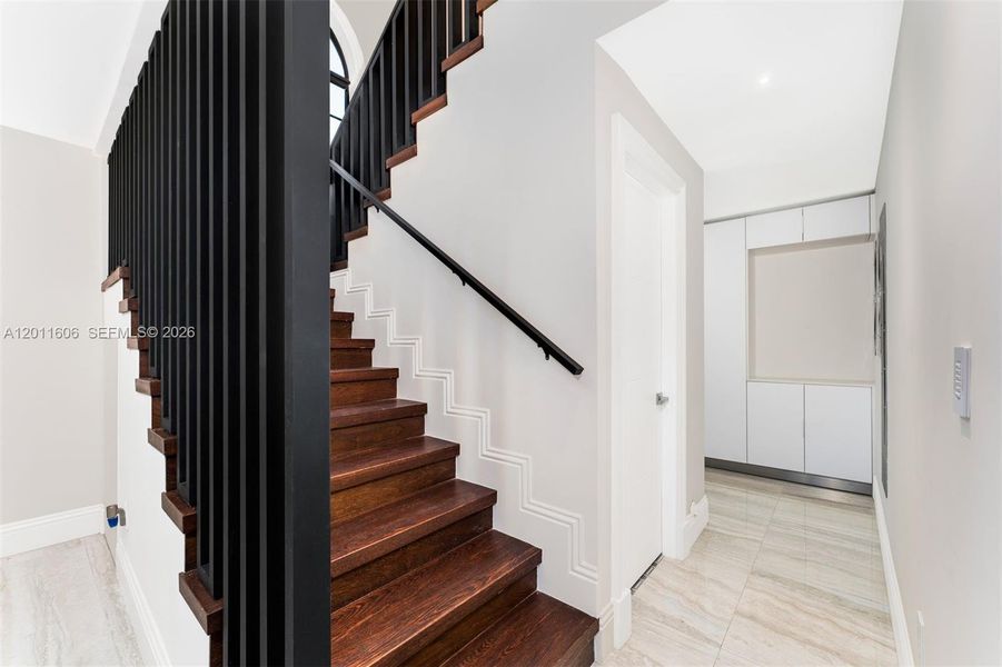 Spacious, unfurnished interior of a new home in , Miami (Image 34).