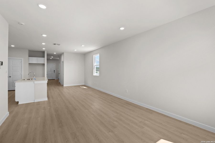Spacious, unfurnished interior of a new home in Summerlin, San Antonio (Image 20).